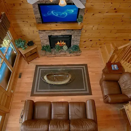 A Mountain View Theater Lodge Holiday Home